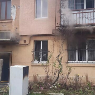 В Івано-Франківську горів житловий будинок В Івано-Франківську горів житловий будинок