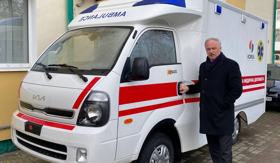 Медуніверситет отримав автомобіль швидкої допомоги