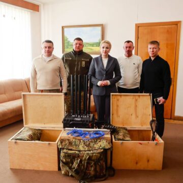 Світлана Онищук передала захисникам засоби радіоелектронної боротьби