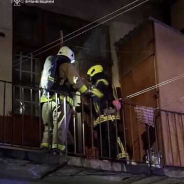 Франківські рятувальники ліквідували пожежу у квартирі (ФОТОФАКТ)