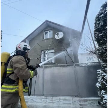 Вогнеборці Коломийщини ліквідували пожежі у житловому будинку та дитячому садку (ФОТО) Вогнеборці Коломийщини ліквідували пожежі у житловому будинку та дитячому садку (ФОТО)