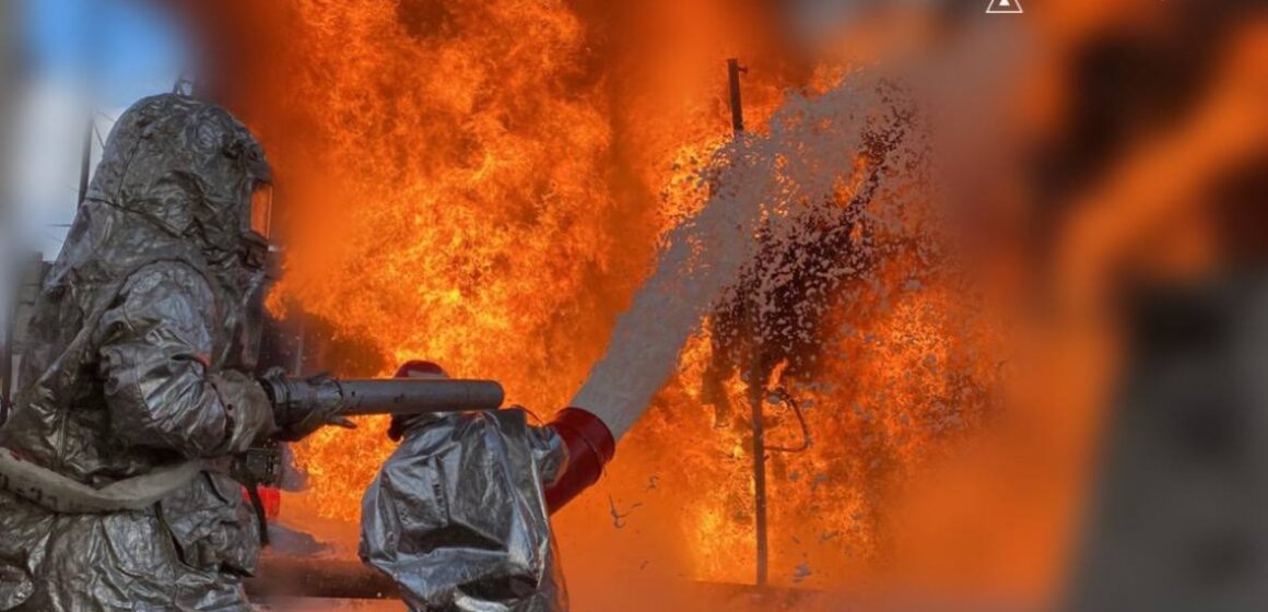 Рятувальники ліквідували наслідки обстрілів на Прикарпатті Рятувальники ліквідували наслідки обстрілів на Прикарпатті