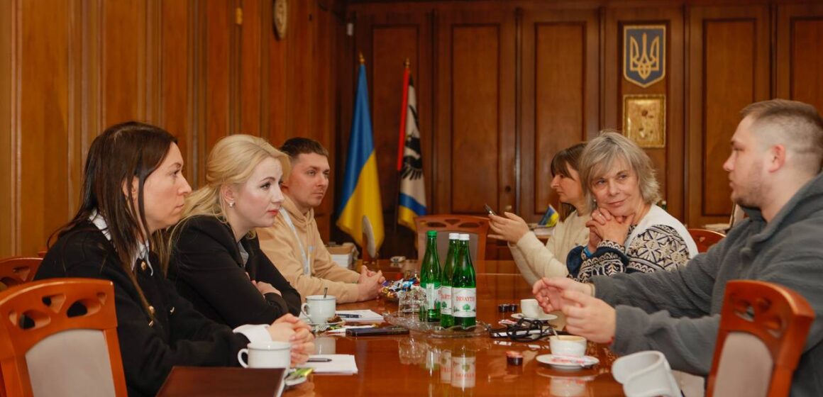В Івано-Франківській ОВА прийняли делегацію благодійного фонду MoveUkraine