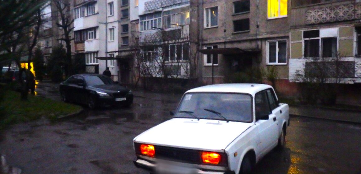 Поліцейські Івано-Франківська оперативно затримали викрадача автомобіля