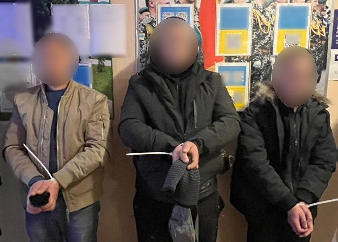 За допомогою дрона та службового собаки: на кордоні з Румунією затримали прикарпатця (ВІДЕО) За допомогою дрона та службового собаки: на кордоні з Румунією затримали прикарпатця (ВІДЕО)