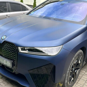 У родини прикарпатської посадовиці конфіскують люксовий автомобіль вартістю майже 3 млн гривень