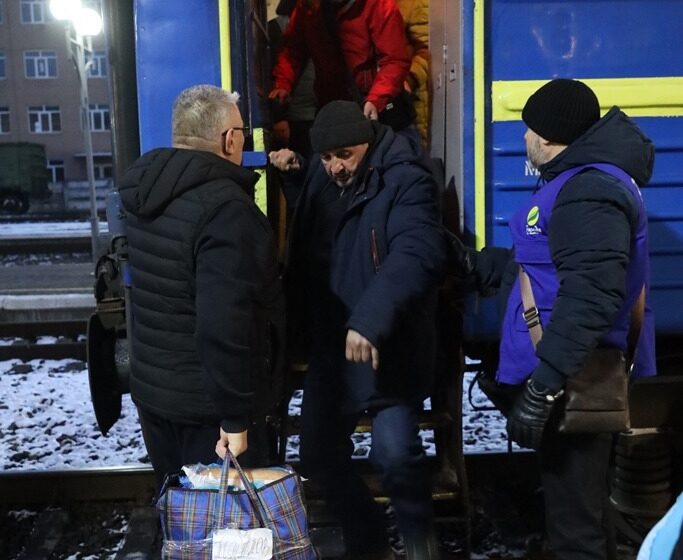 На Прикарпатті зустріли черговий евакуаційний потяг з Донецької області