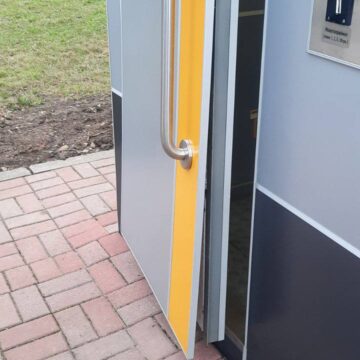 У Болехові розшукують хуліганів, які пошкодили громадський туалет (ФОТО)