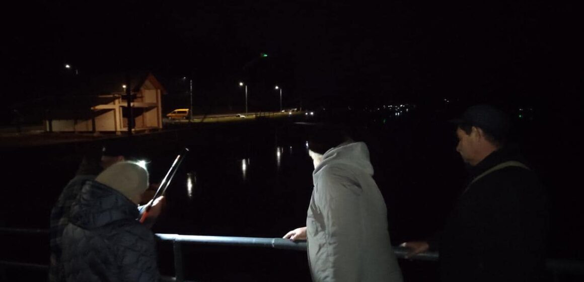 На Бурштинському водосховищі зафіксували підозрілі плями: фахівці проводять дослідження
