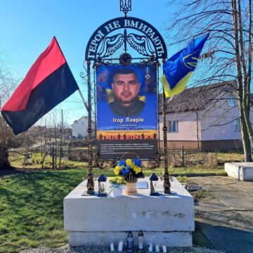 У Тужилові освятили пам’ятний меморіал Герою Ігорю Лавріву У Тужилові освятили пам’ятний меморіал Герою Ігорю Лавріву