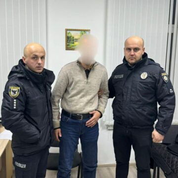 Поліцейські розшукали та затримали підозрюваного у вбивстві матері на Болехівщині Поліцейські розшукали та затримали підозрюваного у вбивстві матері на Болехівщині