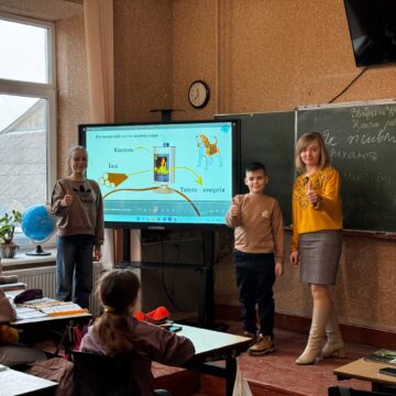 Для шкіл Галицької громади придбали сучасне мультимедійне обладнання