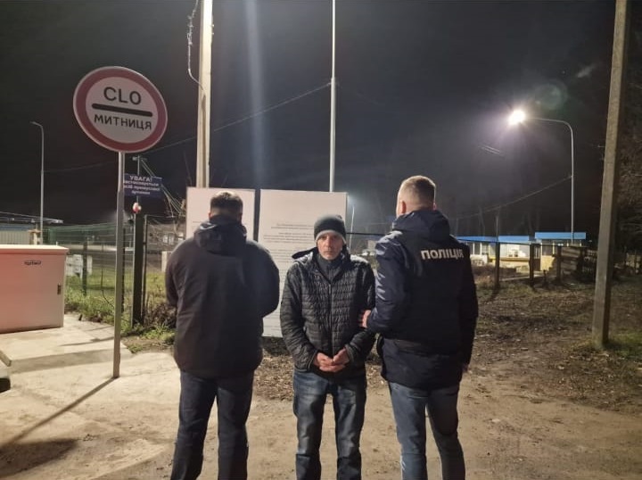 З Прикарпаття видворили громадянина Казахстану З Прикарпаття видворили громадянина Казахстану