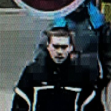 В Івано-Франківську розшукують чоловіка за підозрою у вчиненні серії крадіжок