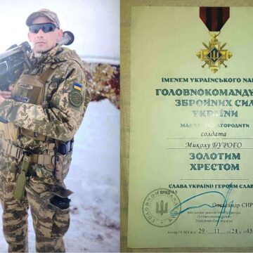 Воїна Миколу Бурого з Тлумаччини нагороджено почесним нагрудним знаком «Золотий хрест»
