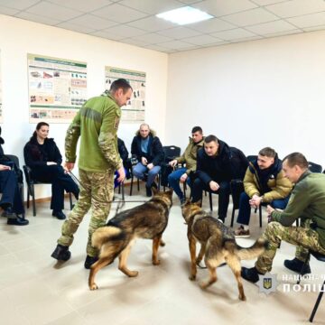 Для поранених спецпризначенців та нацгвардійців Прикарпаття провели заняття із чотирилапими «реабілітологами» (ФОТО)