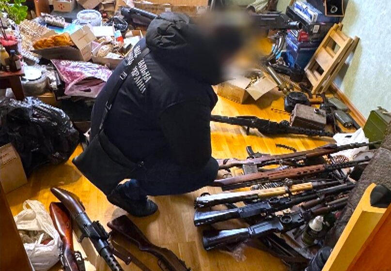 На Прикарпатті виявили склад вогнепальної зброї, боєприпасів та вибухових речових На Прикарпатті виявили склад вогнепальної зброї, боєприпасів та вибухових речових