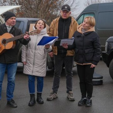 «Чекаємо на них, як на маму з базару»: до прикарпатських тероборонівців, які боронять Запорізький напрямок, приїхали волонтери (ФОТО, ВІДЕО)