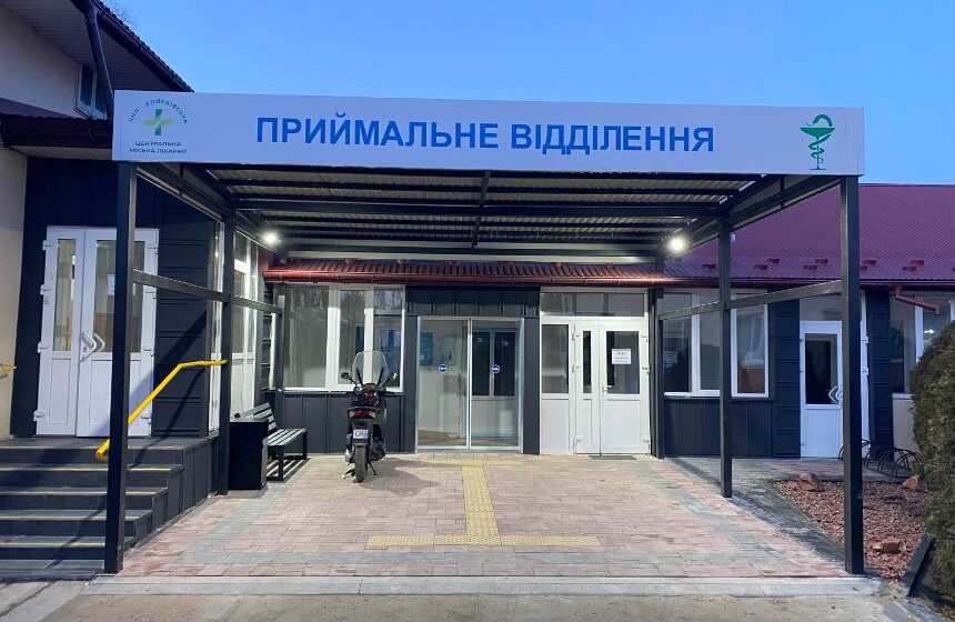 У Болехівській міській лікарні завершили реконструкцію входу в приймальне відділення