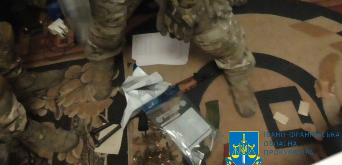 За беззаконне зберігання автомата Калашникова судитимуть 43-річного прикарпатця