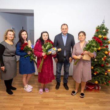 Міський голова Івано-Франківська навідав і привітав сім’ї, в котрих народились дітки в перший день 2025 року