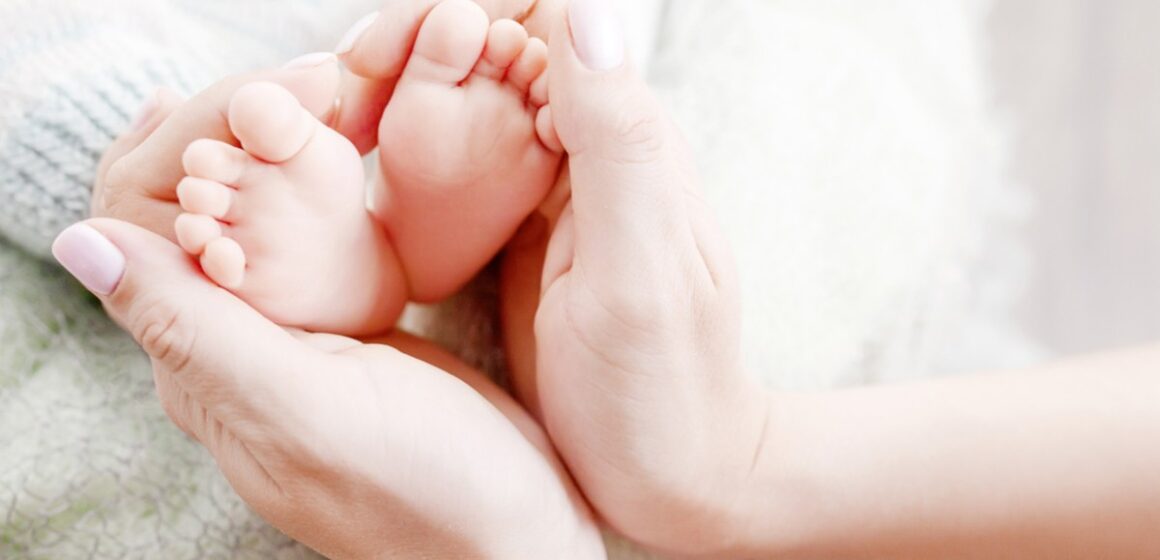 На Прикарпатті шукають люблячу родину для п’ятимісячної дитинки, яка потребує особливого догляду