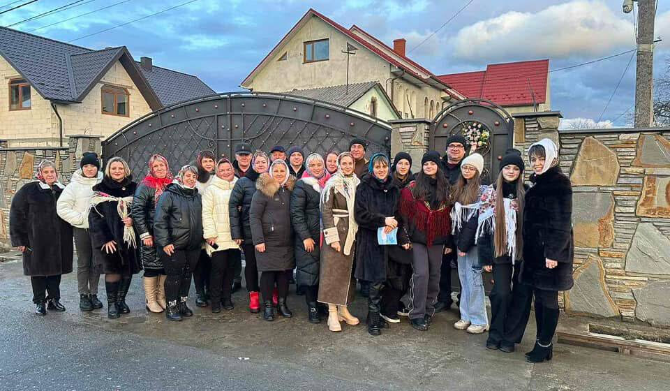 У прикарпатському селі заколядували для ЗСУ понад 670 тисяч гривень