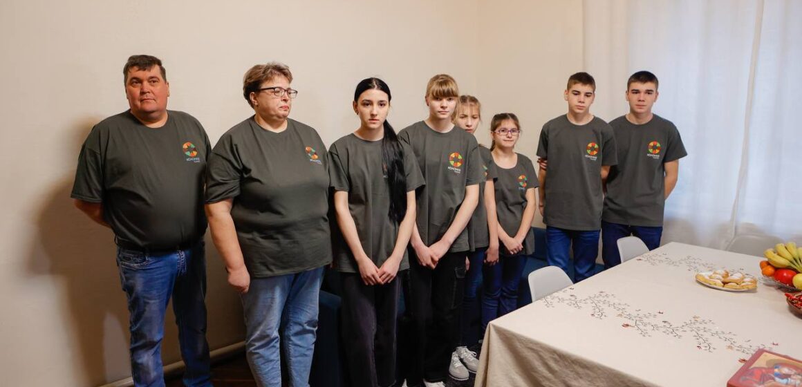 Світлана Онищук передала ключі від будинку великій прийомній родині