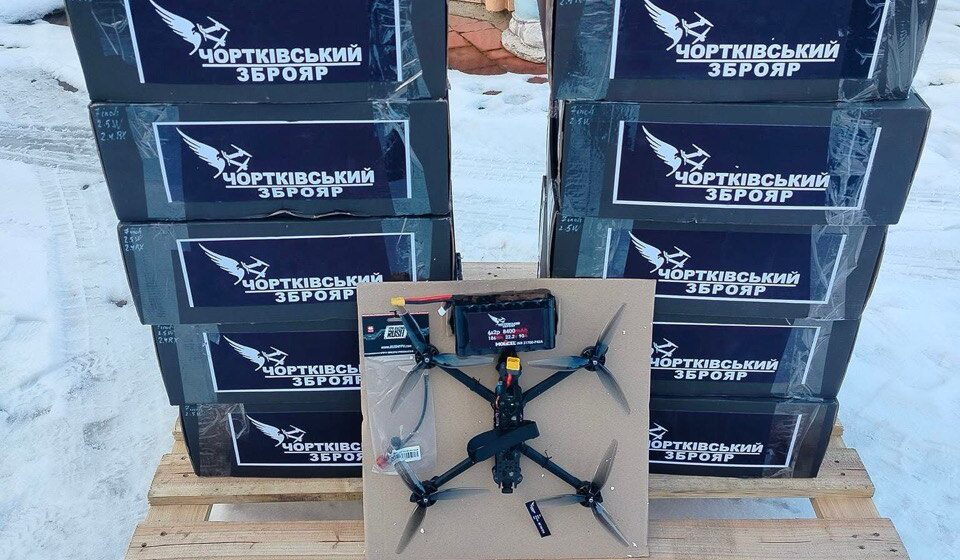Громада села Манява наколядувала на одинадцять FPV-дронів