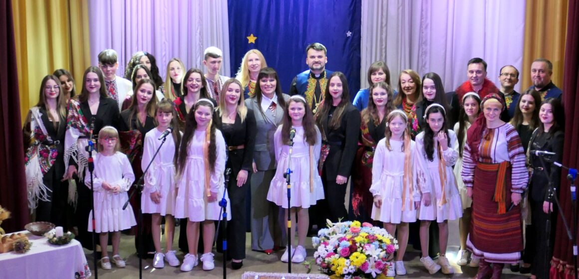 У Народному домі Тисмениці відбулося свято народної творчості «Від Різдва до Йордану»