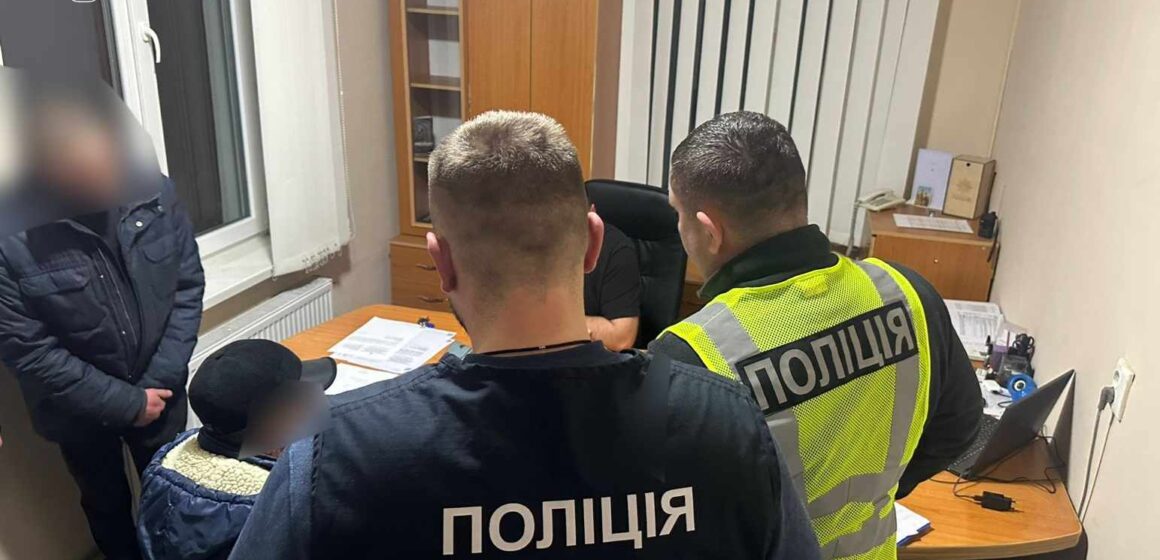 Прикарпатець пропонував хабар поліцейському за сприяння у  незаконному перевезенню лісодеревини