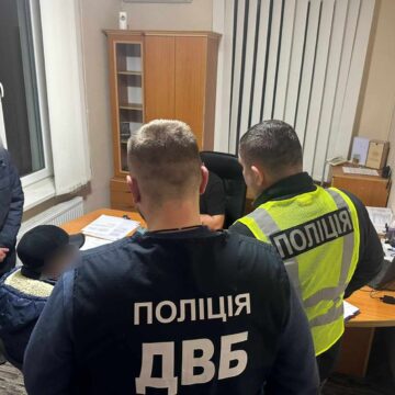 Прикарпатець пропонував хабар поліцейському за сприяння у  незаконному перевезенню лісодеревини