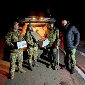 Дрони та відзнаки: очільник Франківська Руслан Марцінків здійснив чергову волонтерську поїздку на фронт (ФОТО)