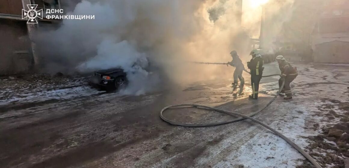 У Косові згорів автомобіль