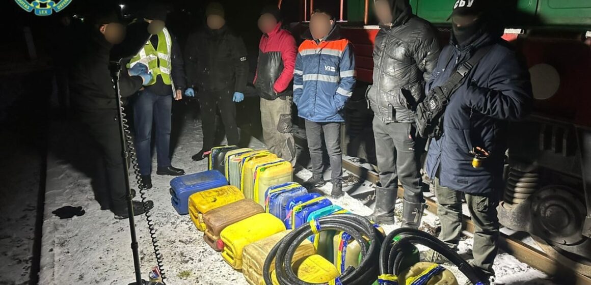 Зливали дизпаливо з вантажних локомотивів: на Прикарпатті оголошено підозру чотирьом службовцям  «Укрзалізниці»