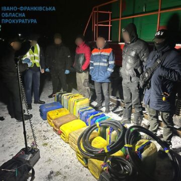 Зливали дизпаливо з вантажних локомотивів: на Прикарпатті оголошено підозру чотирьом службовцям  «Укрзалізниці»