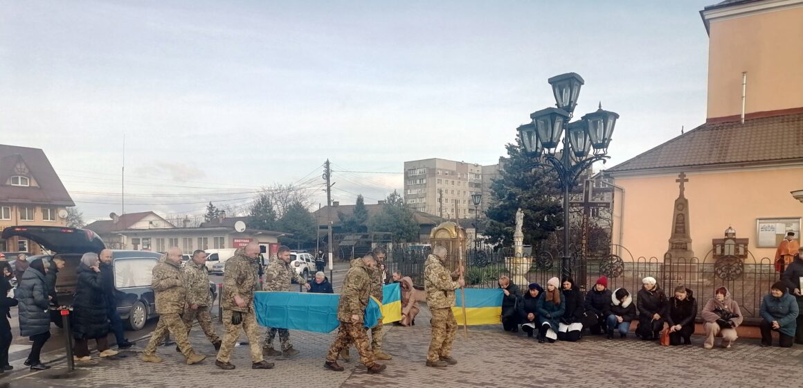 В Галицькій громаді попрощалися з захисником Василем Ткачівським В Галицькій громаді попрощалися з захисником Василем Ткачівським