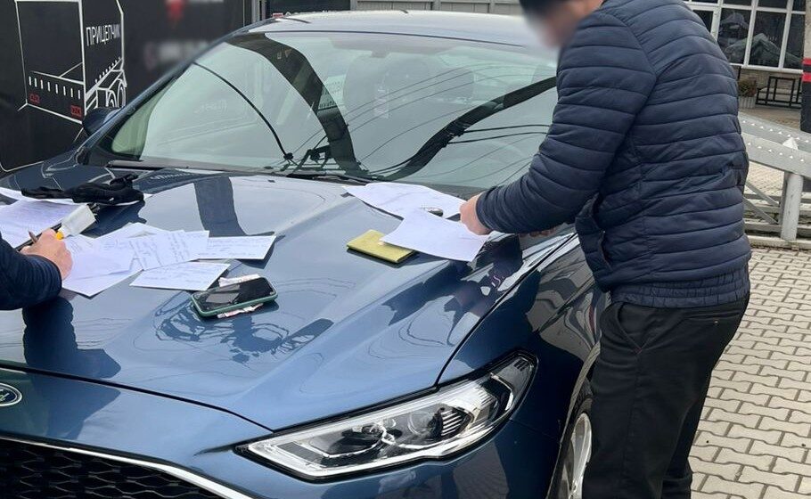 На Прикарпатті викрили незаконні оборудки у сервісних центрах МВС