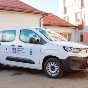 Для Івано-Франківського геріатричного пансіонату передали сучасний спеціалізований автомобіль (ФОТО)