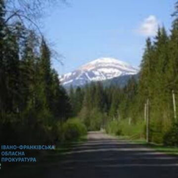 На Верховинщині прокурори запобігли вилученню із держвласності земель Карпатського нацпарку
