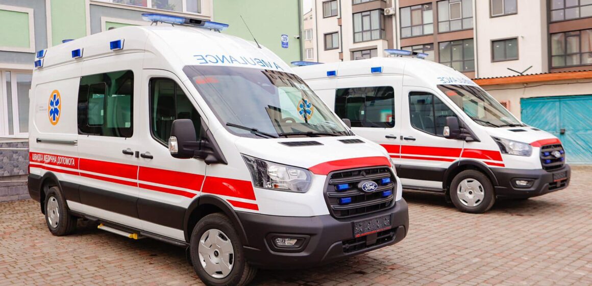 Обласна «екстренка» Прикарпаття отримала дві сучасні карети швидкої допомоги