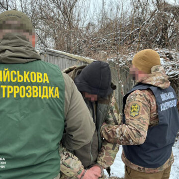 Контррозвідники СБУ Івано-Франківська затримали ексохоронця російської катівні, яка діяла під час окупації Херсона Контррозвідники СБУ Івано-Франківська затримали ексохоронця російської катівні, яка діяла під час окупації Херсона