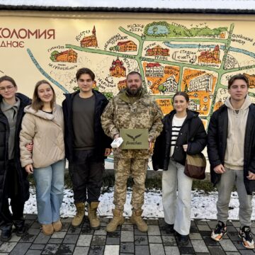 В Коломиї Молодіжна рада придбала антену для 77 батальйону ТРО В Коломиї Молодіжна рада придбала антену для 77 батальйону ТРО