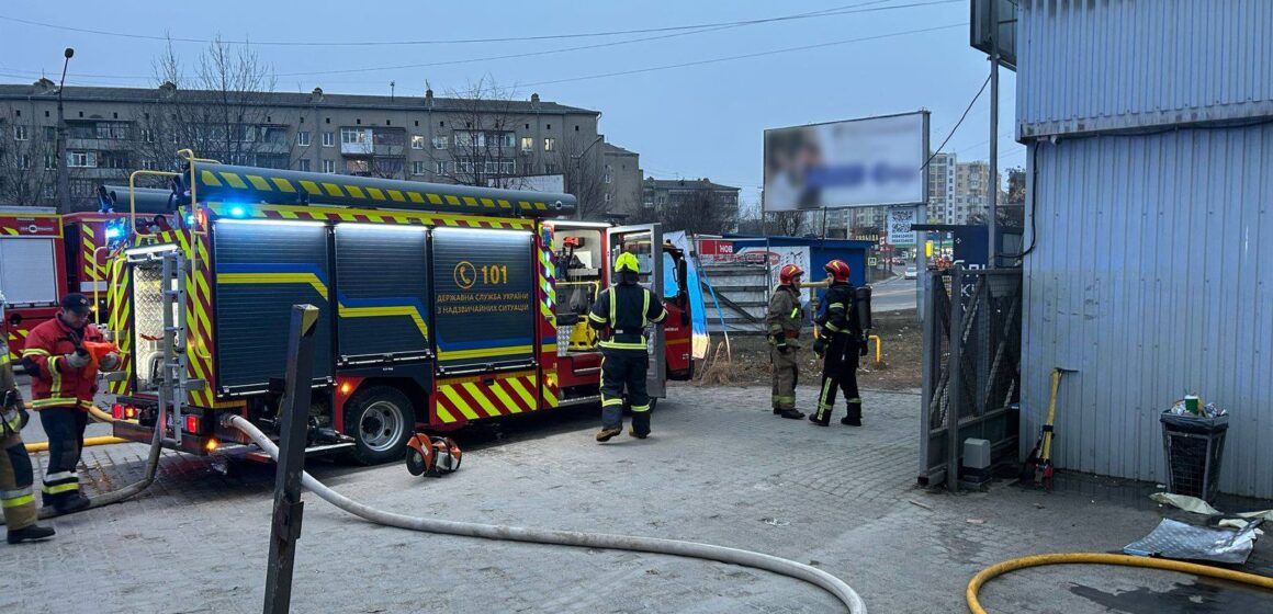 В Івано-Франківську трапилась пожежа у складському приміщення «Нової пошти» (ФОТО)