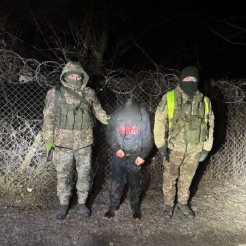 27-річний прикарпатець ледь не замерз, намагаючись перепливти Тису 27-річний прикарпатець ледь не замерз, намагаючись перепливти Тису