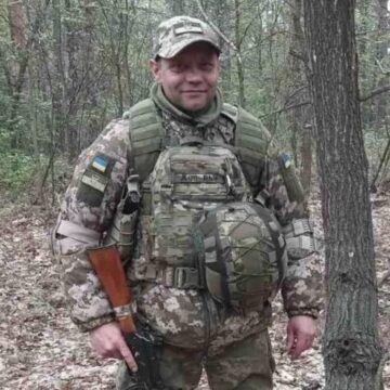 В Обертині попрощалися з воїном Василем Гавришем