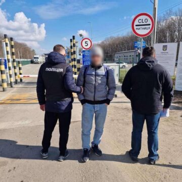 “Затримався” після навчання у виші: з Франківщини видворили 28-річного єгипнянина