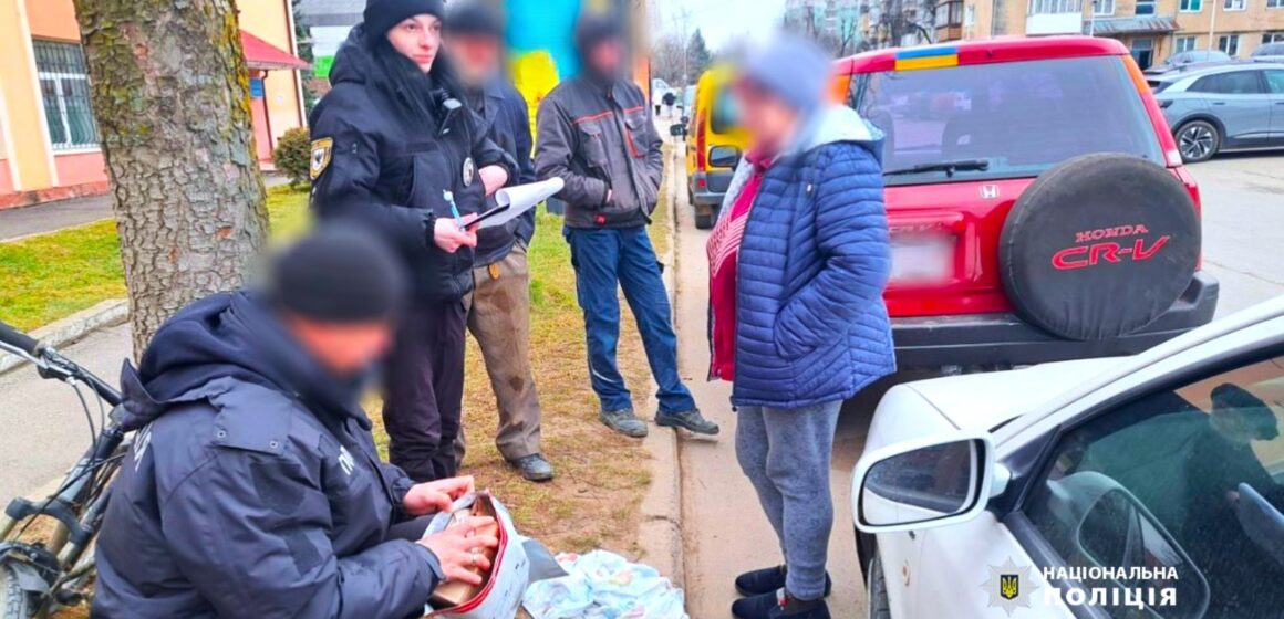 Отримав посилку з наркотиками: долинські поліцейські затримали “на гарячому” правопорушника
