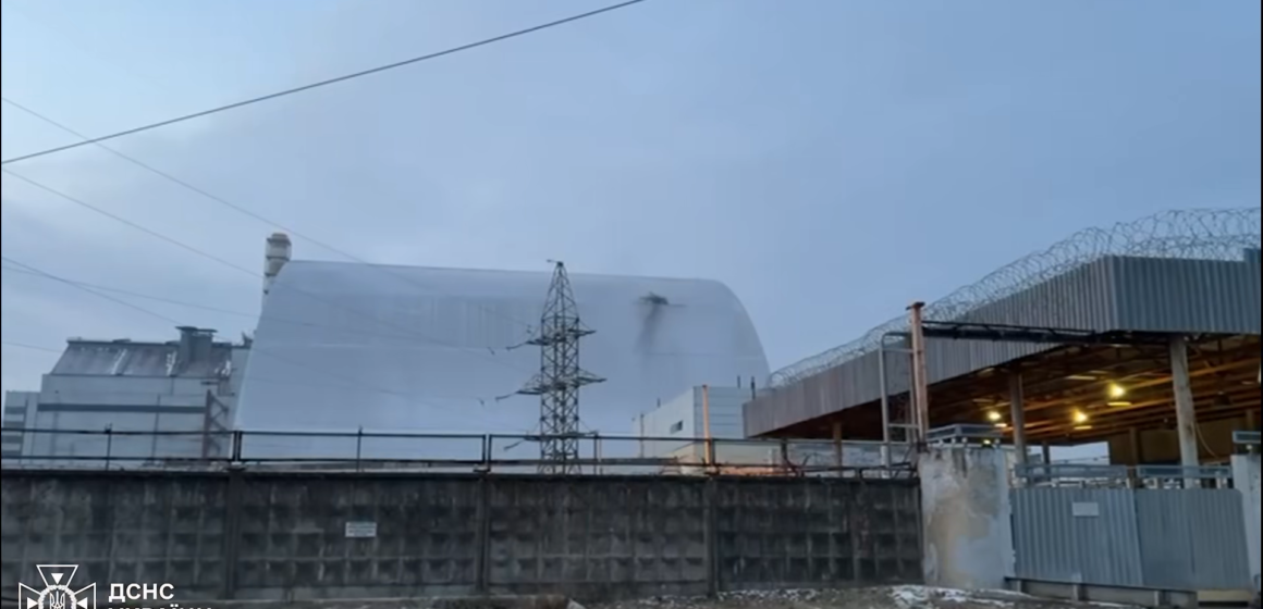 Російський дрон цієї ночі влучив в радіаційне укриття зруйнованого 4-го енергоблоку Чорнобильської АС (ВІДЕО) Російський дрон цієї ночі влучив в радіаційне укриття зруйнованого 4-го енергоблоку Чорнобильської АС (ВІДЕО)