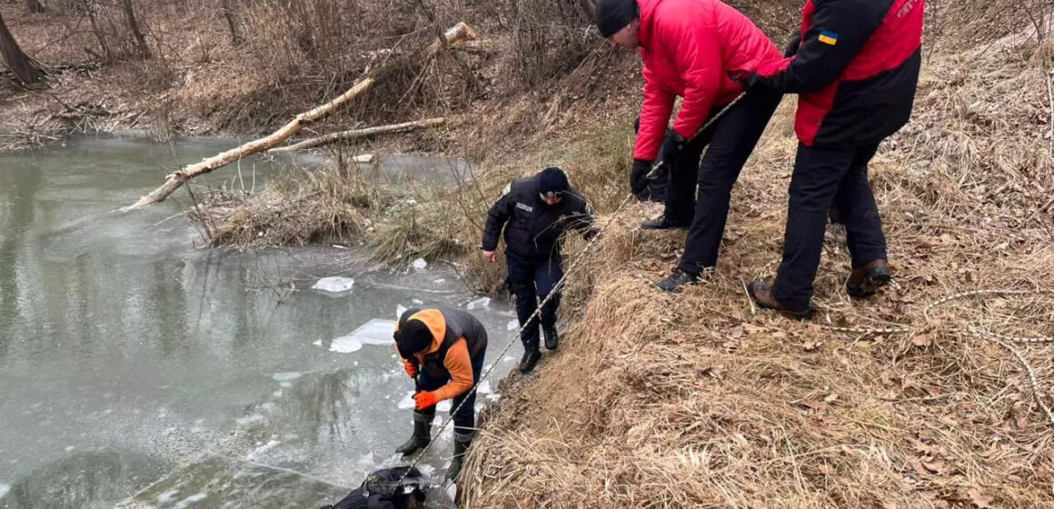 На Долинщині рятувальники витягнули тіло чоловіка з річки